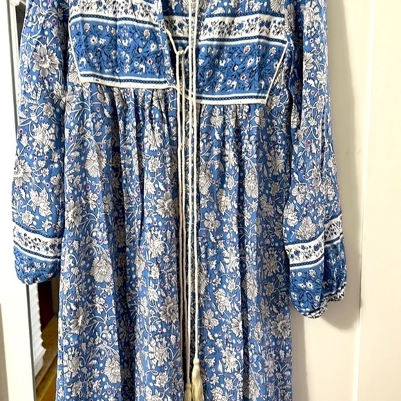 R. Vivimos Blue & White Floral Boho Print Long  Sleeve V Neck with Tassels Dress - Picture 5 of 12